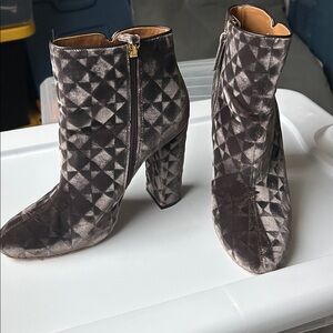 AQUAZZURA Geometric Velvet Ankle Boots 39